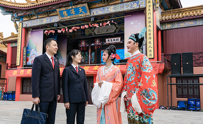 南京市高淳区检察院干警走进“唱响古戏台”活动现场，对古戏台保护利用情况进行回访