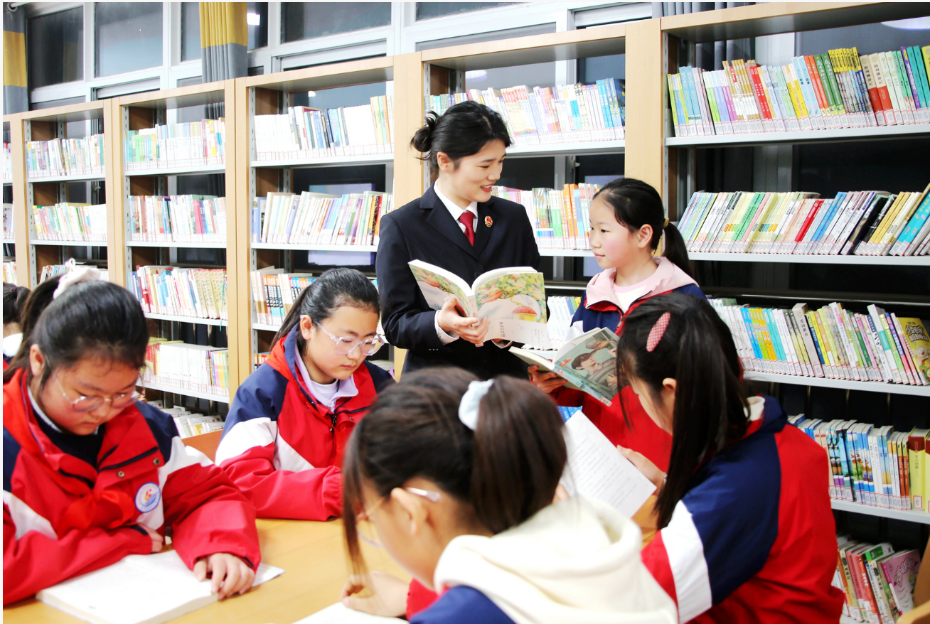 书香润童心 法治伴成长